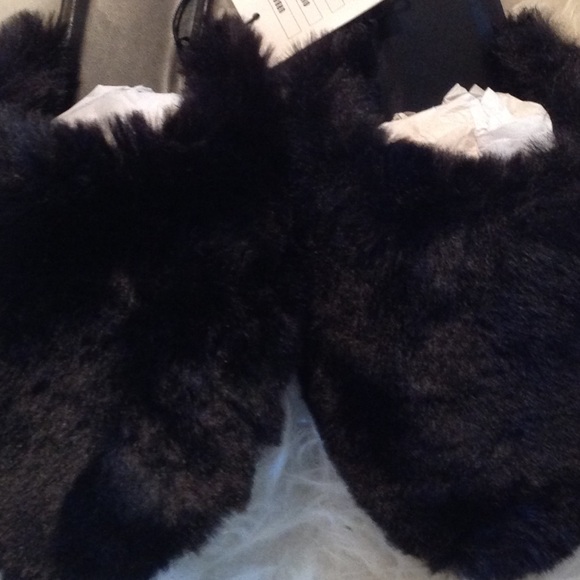 1 left! Saale 💕faux fur fuzzy mules ! - Picture 3 of 5